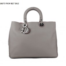 Borsa Dior Diorissimo Jumbo in pelle nappa grigia (finiture argentate) 18373 Borsa Dior Diorissimo Jumbo in pelle nappa grigia (finiture argentate) 18373