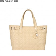 Borsa a tracolla grande Dior Panarea in pelle di agnello color albicocca (dettagli dorati) 9626 Borsa a tracolla grande Dior Panarea in pelle di agnello color albicocca (dettagli dorati) 9626