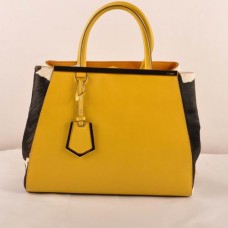 Borsa media Fendi 2jours con venature incrociate gialle e inserti in pelle di crine di cavallo bianca e nera.