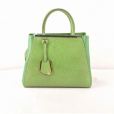 Borsa piccola Fendi 2jours in pelle verde Ferrari con venature incrociate e dettagli in erba