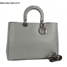 Borsa Dior Diorissimo Jumbo in pelle nappa grigia (finiture argentate) 8002 Borsa Dior Diorissimo Jumbo in pelle nappa grigia (finiture argentate) 8002