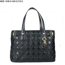 Borsa a tracolla media Dior Panarea in pelle di agnello nera (dettagli dorati) 9625 Borsa a tracolla media Dior Panarea in pelle di agnello nera (dettagli dorati) 9625