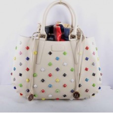 Borsa Fendi B Fab grande con manico superiore in pelle bianca e decorazioni gioiello multicolore. Borsa Fendi B Fab grande con manico superiore in pelle bianca e decorazioni gioiello multicolore.