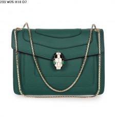 Borsa a tracolla Bvlgari Serpenti in pelle di vitello, modello GM, colore verde scuro, codice 233. Borsa a tracolla Bvlgari Serpenti in pelle di vitello, modello GM, colore verde scuro, codice 233.