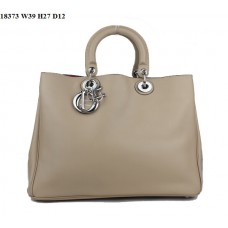 Borsa Dior Diorissimo Jumbo in pelle nappa color albicocca (finiture argentate) 18373 Borsa Dior Diorissimo Jumbo in pelle nappa color albicocca (finiture argentate) 18373