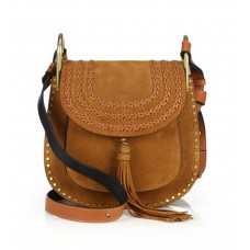 Borsa a tracolla piccola Chloe Hudson in pelle scamosciata con borchie e intrecciate Borsa a tracolla piccola Chloe Hudson in pelle scamosciata con borchie e intrecciate
