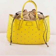 Borsa grande Fendi B Fab in pelle traforata gialla Ferrari con manico superiore