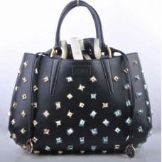 Borsa Fendi B Fab grande con manico superiore in pelle nera e dettagli gioiello dorati. Borsa Fendi B Fab grande con manico superiore in pelle nera e dettagli gioiello dorati.