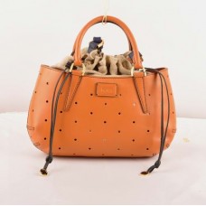 Borsa Fendi B Fab arancione Ferrari in pelle traforata, modello medio con manico superiore Borsa Fendi B Fab arancione Ferrari in pelle traforata, modello medio con manico superiore