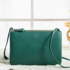 Borsa a tracolla Celine Small Trio in pelle di vitello verde. Borsa a tracolla Celine Small Trio in pelle di vitello verde.