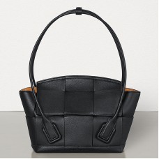 Borsa Bottega Veneta Small Arco 33 in pelle di vitello martellata nera Borsa Bottega Veneta Small Arco 33 in pelle di vitello martellata nera