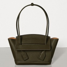Borsa Bottega Veneta Arco 33 in pelle di vitello granulata color kaki
