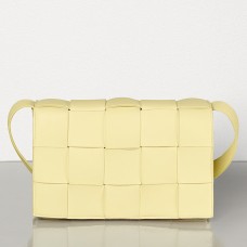 Borsa a cassetta Bottega Veneta in pelle di agnello color crema