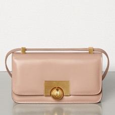 Borsa Bottega Veneta Mini BV Classic in pelle di vitello color nude. Borsa Bottega Veneta Mini BV Classic in pelle di vitello color nude.
