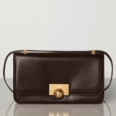 Borsa classica Bottega Veneta BV in pelle di vitello francese color cioccolato. Borsa classica Bottega Veneta BV in pelle di vitello francese color cioccolato.