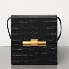 Borsa Bottega Veneta Daisey in pelle nera con stampa coccodrillo. Borsa Bottega Veneta Daisey in pelle nera con stampa coccodrillo.