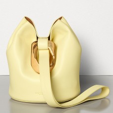 Borsa Bottega Veneta Drop in pelle nappa color limone. Borsa Bottega Veneta Drop in pelle nappa color limone.
