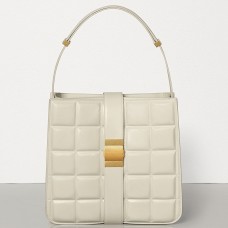 Borsa Marie imbottita di Bottega Veneta in pelle di vitello bianca. Borsa Marie imbottita di Bottega Veneta in pelle di vitello bianca.