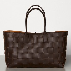 Bottega Veneta Medium Tote In Fondente Maxi Intreccio Bottega Veneta Medium Tote In Fondente Maxi Intreccio
