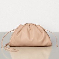 Pochette Bottega Veneta The Pouch 20 in pelle di vitello color nude