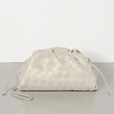 Pochette The Pouch 20 di Bottega Veneta In Agnello Intrecciato Gesso