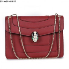 Borsa a tracolla Bvlgari Serpenti in pelle di vitello color rosso vino, modello 233 Borsa a tracolla Bvlgari Serpenti in pelle di vitello color rosso vino, modello 233