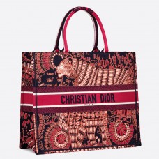 Borsa tote Dior Book in tela fucsia con ricami animalier Borsa tote Dior Book in tela fucsia con ricami animalier