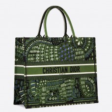 Borsa Dior Book Tote, borsa Dior in tela verde con ricami animalier