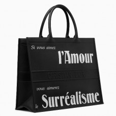 Borsa tote Dior Surrealism in pelle di vitello stampata nera. Borsa tote Dior Surrealism in pelle di vitello stampata nera.