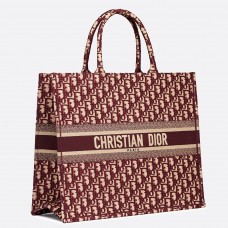 Borsa tote Dior Book in tela bordeaux con ricamo obliquo Borsa tote Dior Book in tela bordeaux con ricamo obliquo