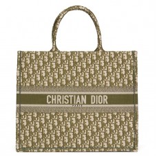 Borsa tote Dior Book in tela verde con ricamo obliquo Borsa tote Dior Book in tela verde con ricamo obliquo
