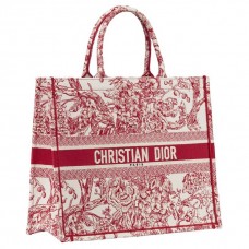 Borsa tote Dior Book in tela ricamata con fiori di ortensia Borsa tote Dior Book in tela ricamata con fiori di ortensia