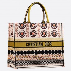 Borsa tote Dior Book in tela con motivo geometrico multicolore Borsa tote Dior Book in tela con motivo geometrico multicolore