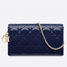 Pochette Lady Dior con catena in vernice blu indaco Pochette Lady Dior con catena in vernice blu indaco