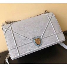 Borsa Dior Diorama Flap in pelle di vitello martellata blu chiaro Borsa Dior Diorama Flap in pelle di vitello martellata blu chiaro
