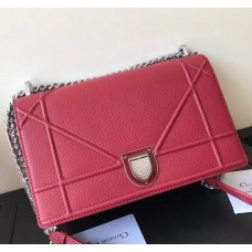 Borsa Dior Diorama Flap in pelle di vitello martellata color rubino Borsa Dior Diorama Flap in pelle di vitello martellata color rubino