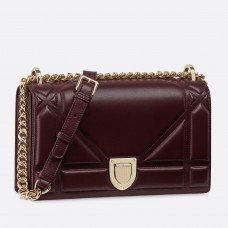 Borsa Dior Bordeaux Diorama in pelle di agnello con grande motivo Cannage Borsa Dior Bordeaux Diorama in pelle di agnello con grande motivo Cannage