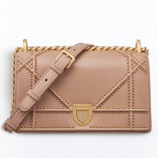 Borsa Dior Diorama in pelle di agnello borchiata color cipria Borsa Dior Diorama in pelle di agnello borchiata color cipria