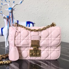Borsa Dior piccola Dioraddict con patta in pelle di agnello rosa