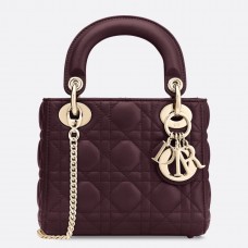 Mini Lady Dior in pelle di agnello bordeaux con catena Mini Lady Dior in pelle di agnello bordeaux con catena