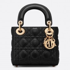 Mini Lady Dior in pelle di agnello nera con catena Mini Lady Dior in pelle di agnello nera con catena
