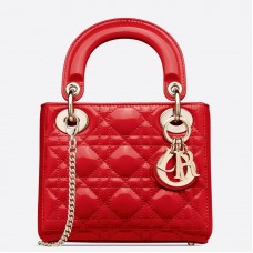Mini borsa a catena Lady Dior di Dior in pelle verniciata color ciliegia Mini borsa a catena Lady Dior di Dior in pelle verniciata color ciliegia
