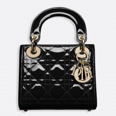 Mini borsa Lady Dior nera in vernice con catena Mini borsa Lady Dior nera in vernice con catena