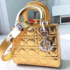 Borsa Dior My Lady Dior in pelle di vitello martellata color oro. Borsa Dior My Lady Dior in pelle di vitello martellata color oro.
