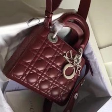 Borsa Dior My Lady Dior in pelle di agnello bordeaux. Borsa Dior My Lady Dior in pelle di agnello bordeaux.
