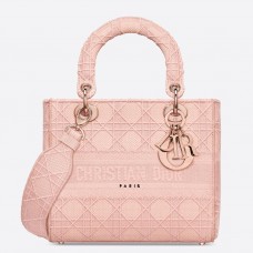Borsa Dior Lady D-Lite di medie dimensioni in tela ricamata rosa.