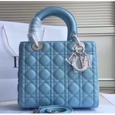Borsa Lady Dior media in pelle di agnello color celeste Borsa Lady Dior media in pelle di agnello color celeste