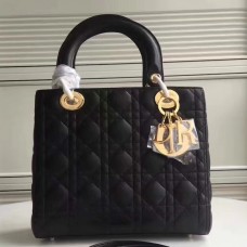Borsa Lady Dior media in pelle di agnello nera. Borsa Lady Dior media in pelle di agnello nera.