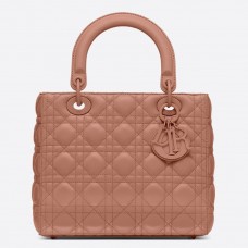 Borsa Lady Dior media color cipria in pelle di vitello ultra opaca Borsa Lady Dior media color cipria in pelle di vitello ultra opaca