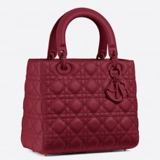 Borsa Lady Dior media in pelle di vitello color ciliegia ultra opaca Borsa Lady Dior media in pelle di vitello color ciliegia ultra opaca